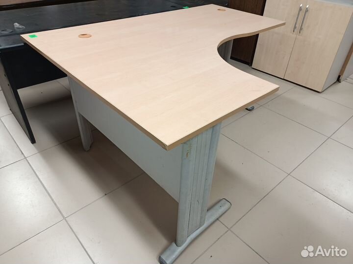 Столы на металлических ногах 155*120см. Б.У.Екб