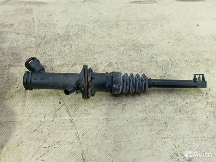 Главный цилиндр сцепления Renault Sandero 2