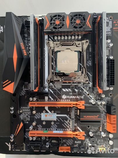 Материнская плата с процессором и памятью