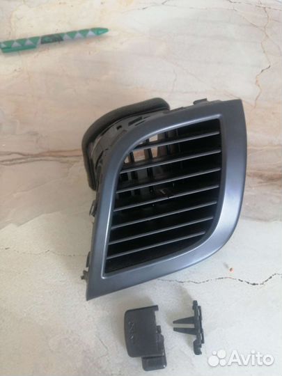 Дефлектор воздуховода накладка правый