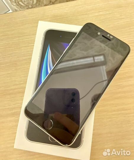 Телефон iPhone SE 2020