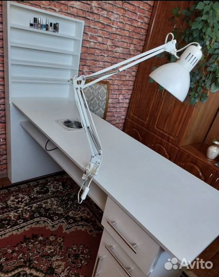 Маникюрный стол с вытяжкой бу