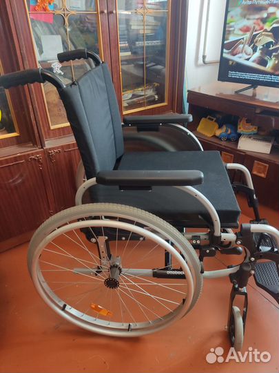 Инвалидная кресло-коляска с ручным приводом