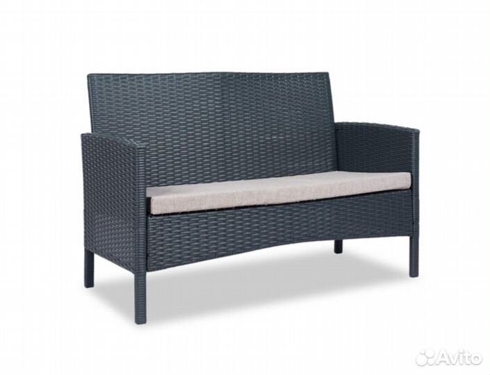 Диван из искусственного ротанга