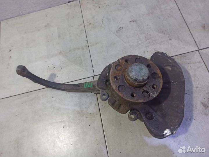 Кулак передний правый A2203303820