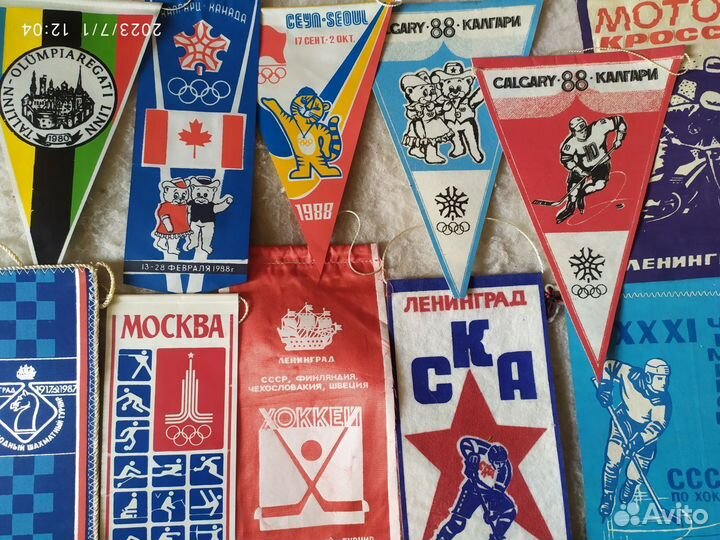 Футбольная атрибутика-шарфы журналы книги вымпелы