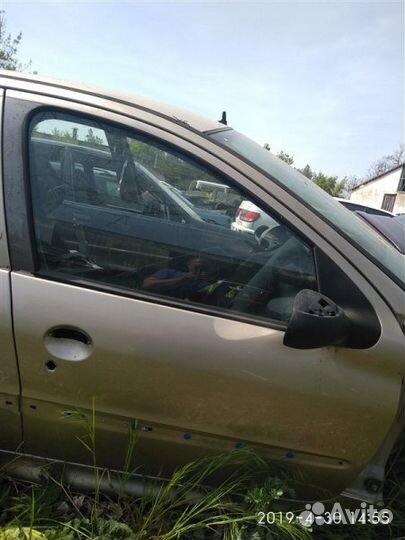 Дверь передняя правая Peugeot 206