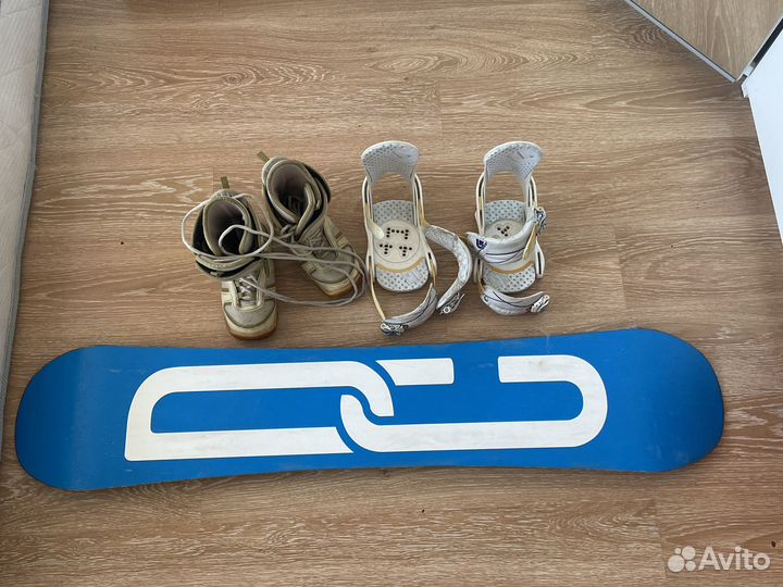 Сноуборд с креплениями и ботинками DC Biddy 143