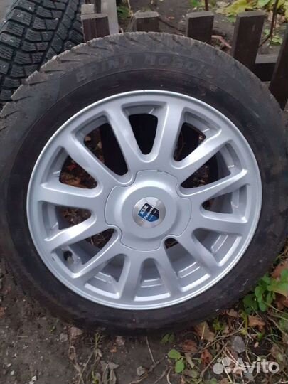 Гранта люкс. Можно поотдельности резину или диски