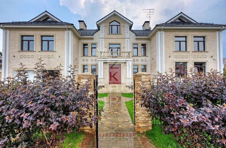 Коттедж 603 м² на участке 37 сот.