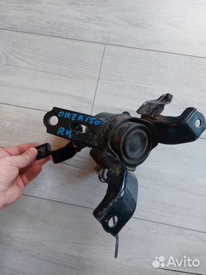 Подушка двигателя тойота приус 30