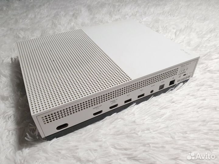 XBox One S 500Gb + более 450 игр. Возможен обмен