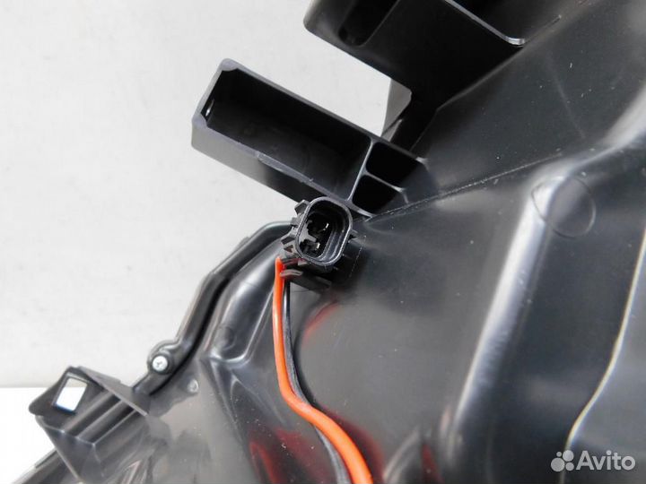 Фара правая Toyota Land Cruiser Prado