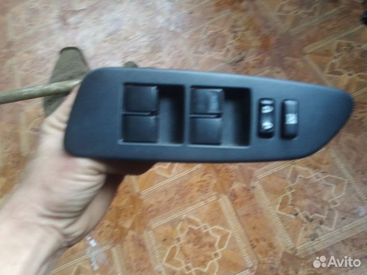 Блок управления стеклоподьемников Toyota Auris