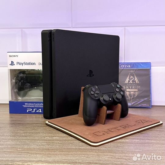 Sony PS4 Slim +Skyrim +2 Джойстика