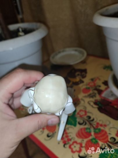 Фарфоровая Девочка со скрипкой и нотами