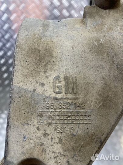 Кронштейн генератора Chevrolet Cruze седан F16D3