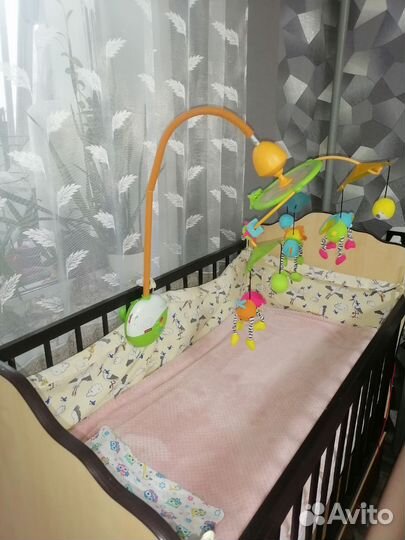 Детская кроватка с маятником и ящиком