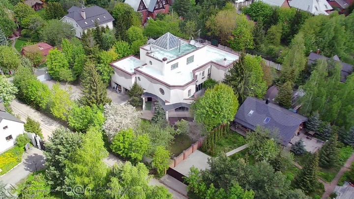 Коттедж 1280,9 м² на участке 30 сот.