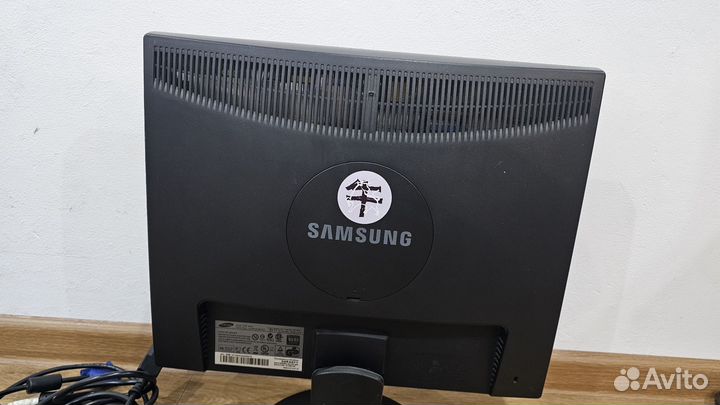 Монитор Samsung 19 943n