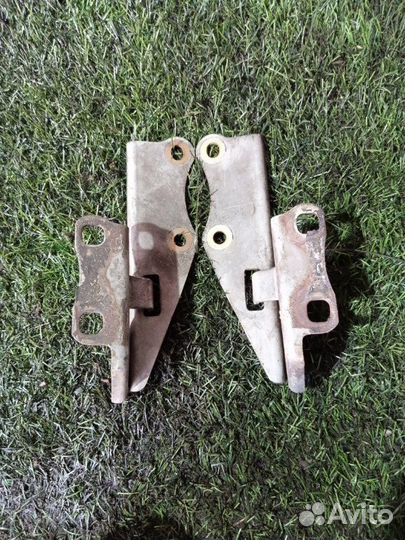 Петли капота Nissan Cefiro A32 VQ20 1995