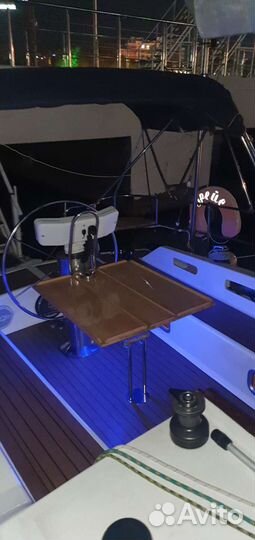 Морские прогулки яхта