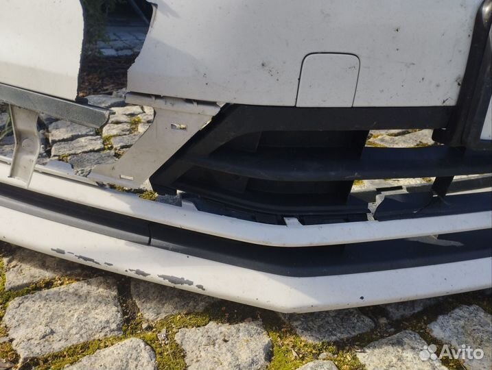 Передний бампер + решётка jetta 6 рест оригинал