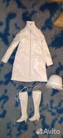 Частичный аутфит от Поппи Паркер British Invasion