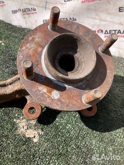 Кулак поворотный передний левый Nissan Almera N16