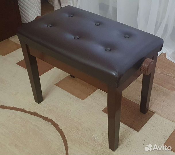Банкетка для пианино