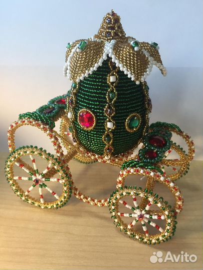Пасхальное яйцо из бисера на карете