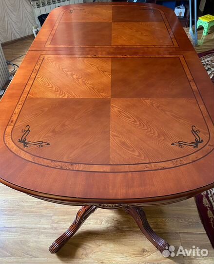 Стол и стулья