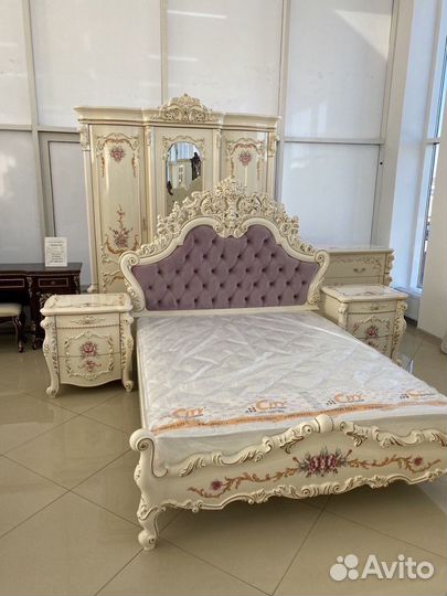 Спальный гарнитур