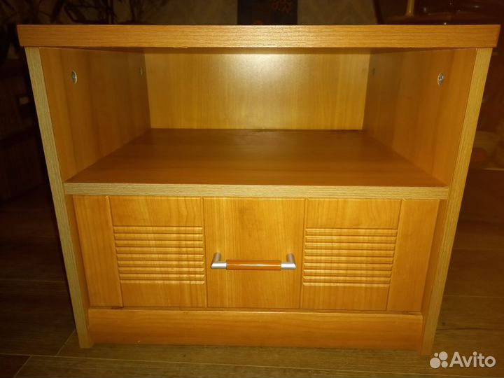 Тумба прикроватная