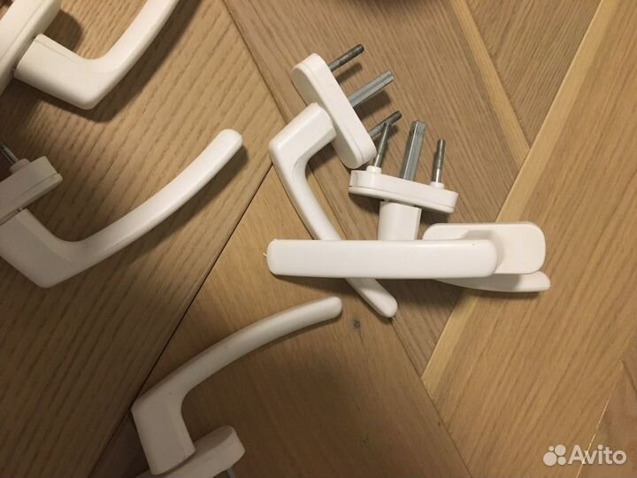 Ручки пластиковые оконные