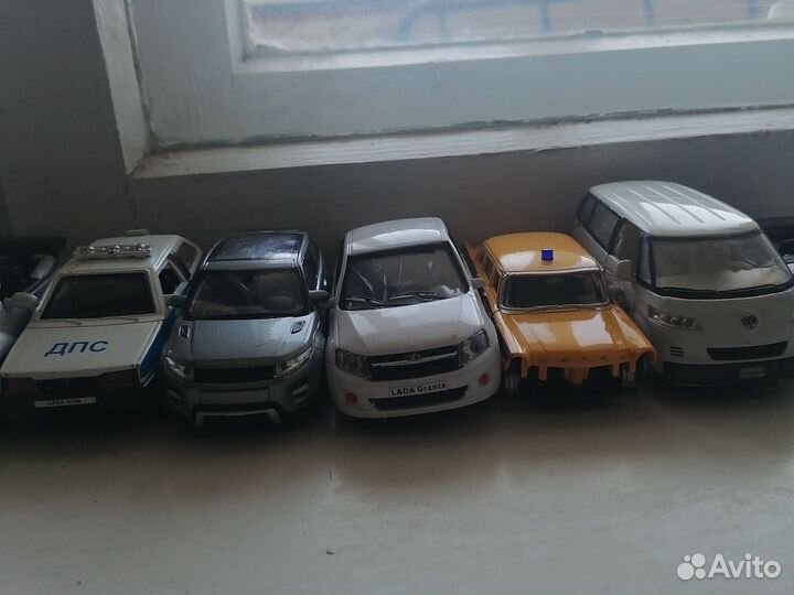 Коллекционные машинки читайте описание