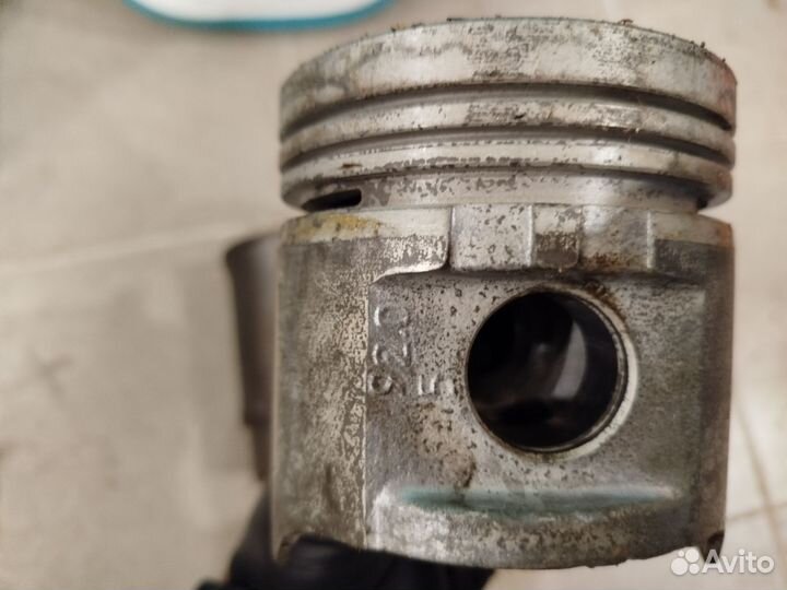 Поршневая газ 66
