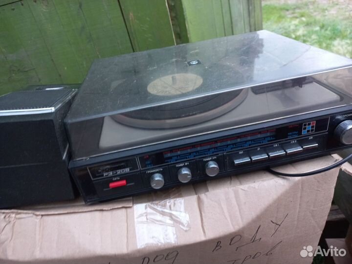 Продам проигрыватель винила СССР