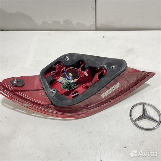 Фонарь задний правый Мерседес w204 C204