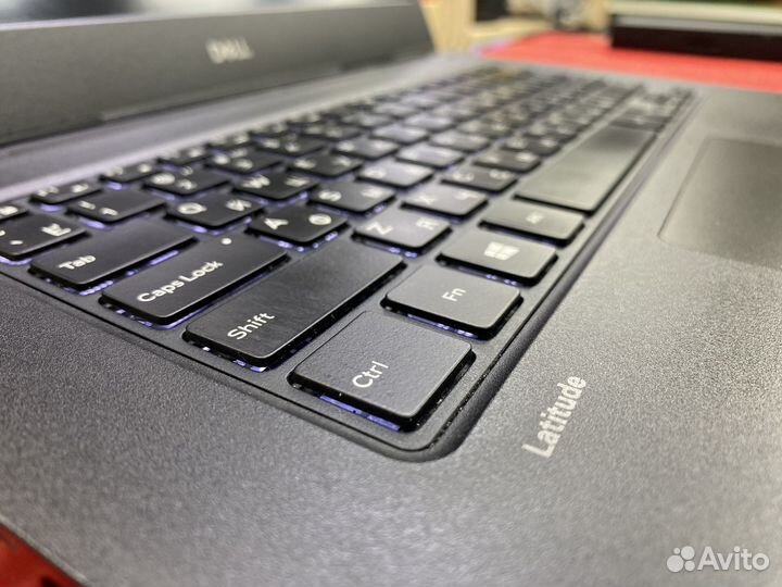 Ноутбук Dell i3-6006U/4/ssd256