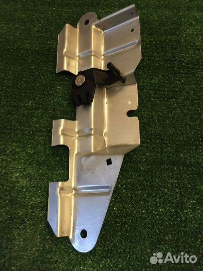 Кронштейн замка крышки багажника VW Bora