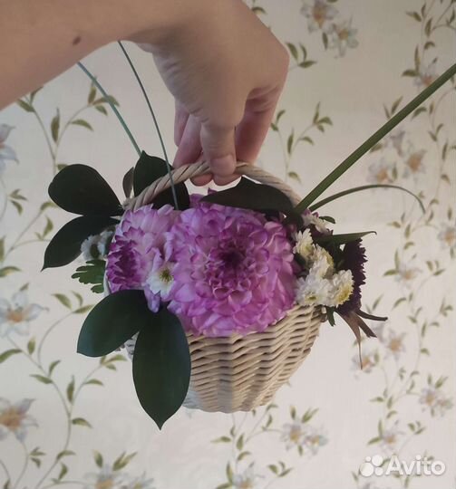 Корзина плетеная из бумажной лозы