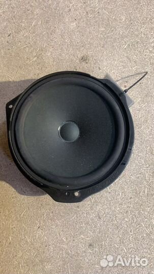 Динамики передние на Mercedes-Benz w204