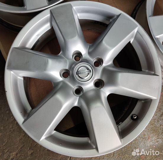 Литье ориг Nissan R17 5x114.3 6.5x17 ET45 d66.1