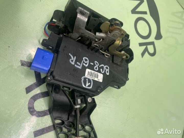 Замок передний правый Volkswagen Touareg 7L дорест