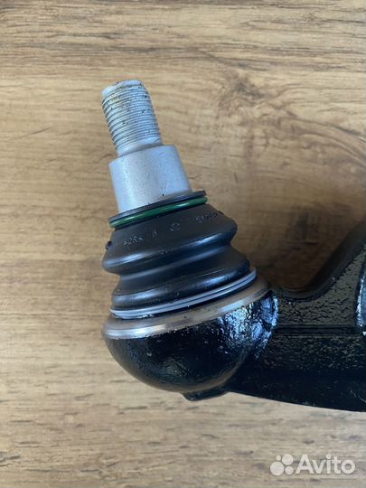 Рычаг передний нижний правый Range Rover LR078477