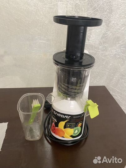 Соковыжималка шнековая