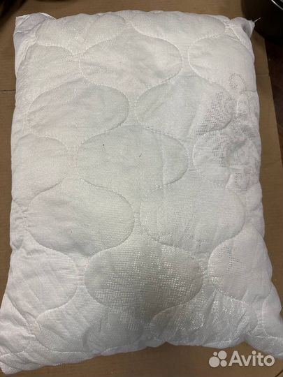 Подушка 55 х 38 см, нова, несколько в наличии