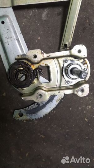 Стеклоподъемник механ передний правый Geely MK I