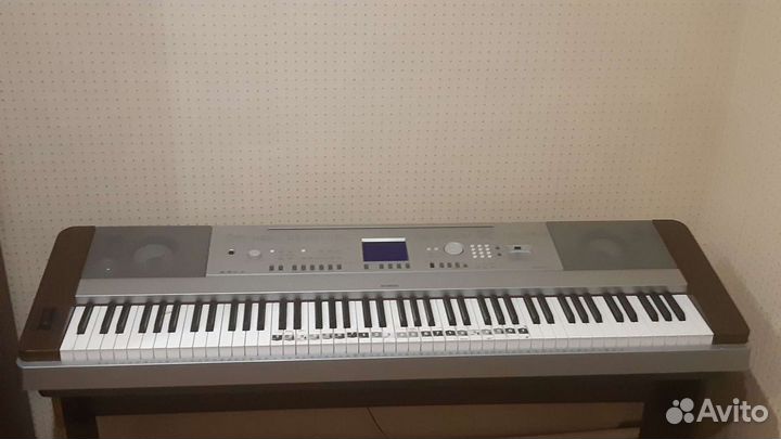 Синтезатор DGX 640